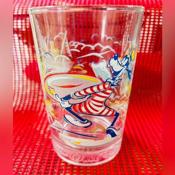 Vintage McDonald’s Walt Disney World glass.  Mint condition. - Picture 1 of 7